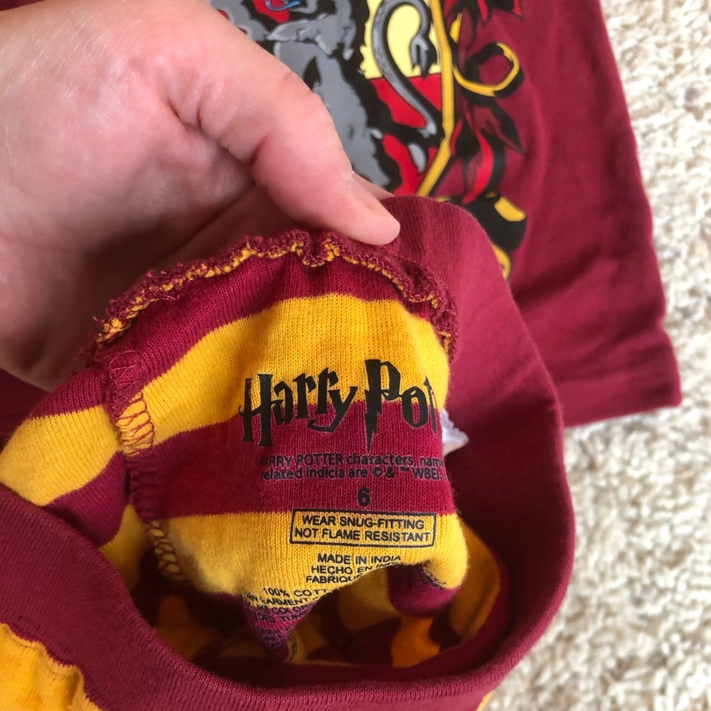 Harry Potter Gryffindor jammies for toddler - Picture 2 of 3